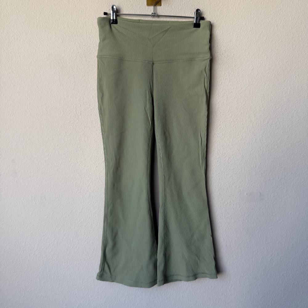 Athleta Elation Rib Crop Flare Leggings in Sage Green Size M